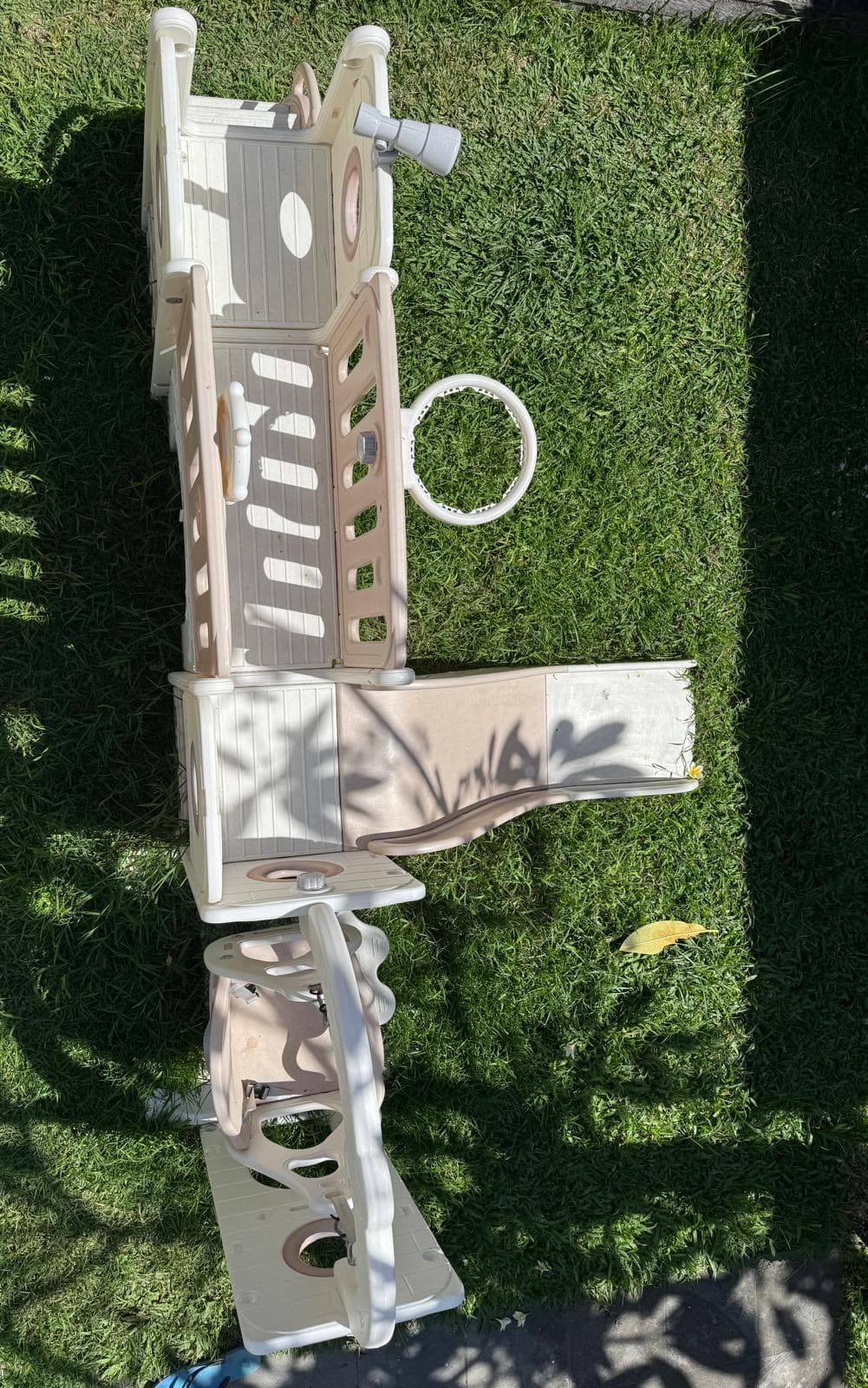 Parc de jeux extérieur (1/3)