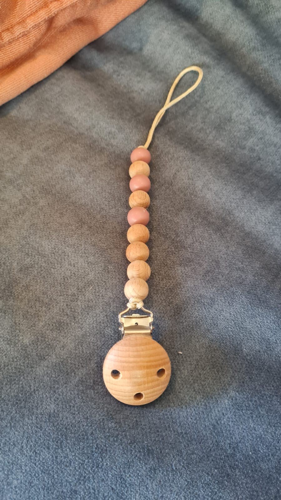 Attache tétine - neuf (1/3)