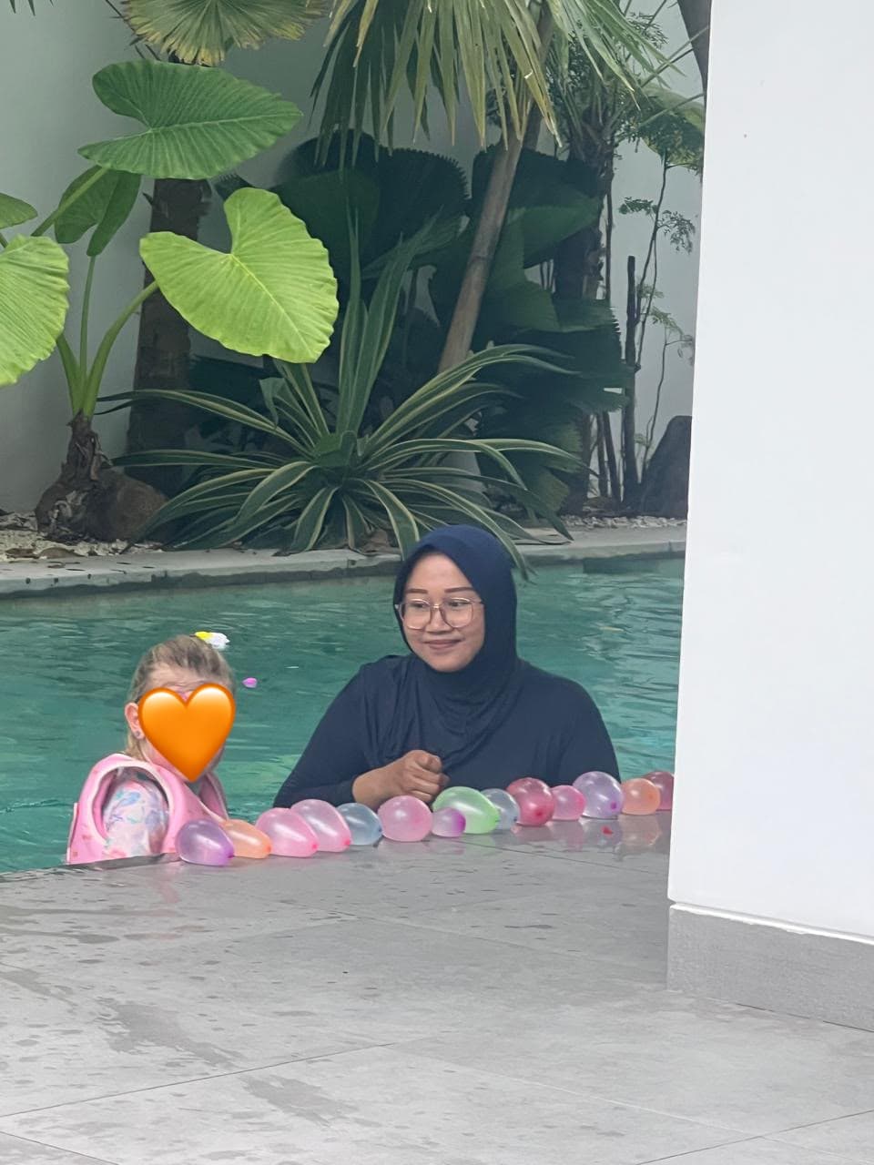 Ika Ayu Nanny (1/3)
