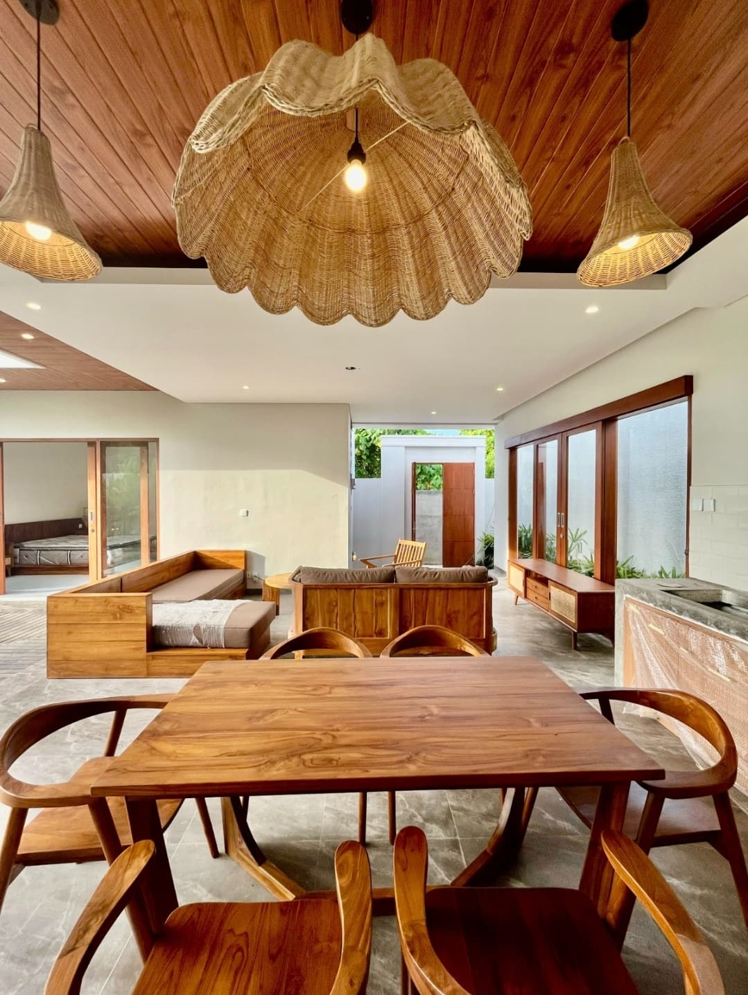 LUXURY SEMINYAK VILLA - MODERN TROPICAL ( 2BR+2BT) ~ SHOW UNIT — foto 1