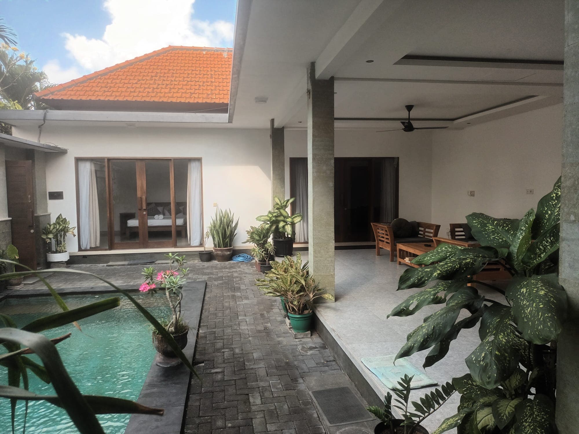 Villa 2 bedrooms Umalas Yearly Rental (1/3)
