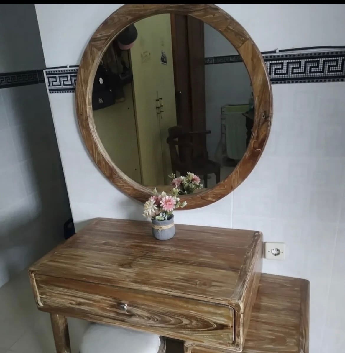 Coiffeuse Minimaliste en Bois de Teck (1/2)
