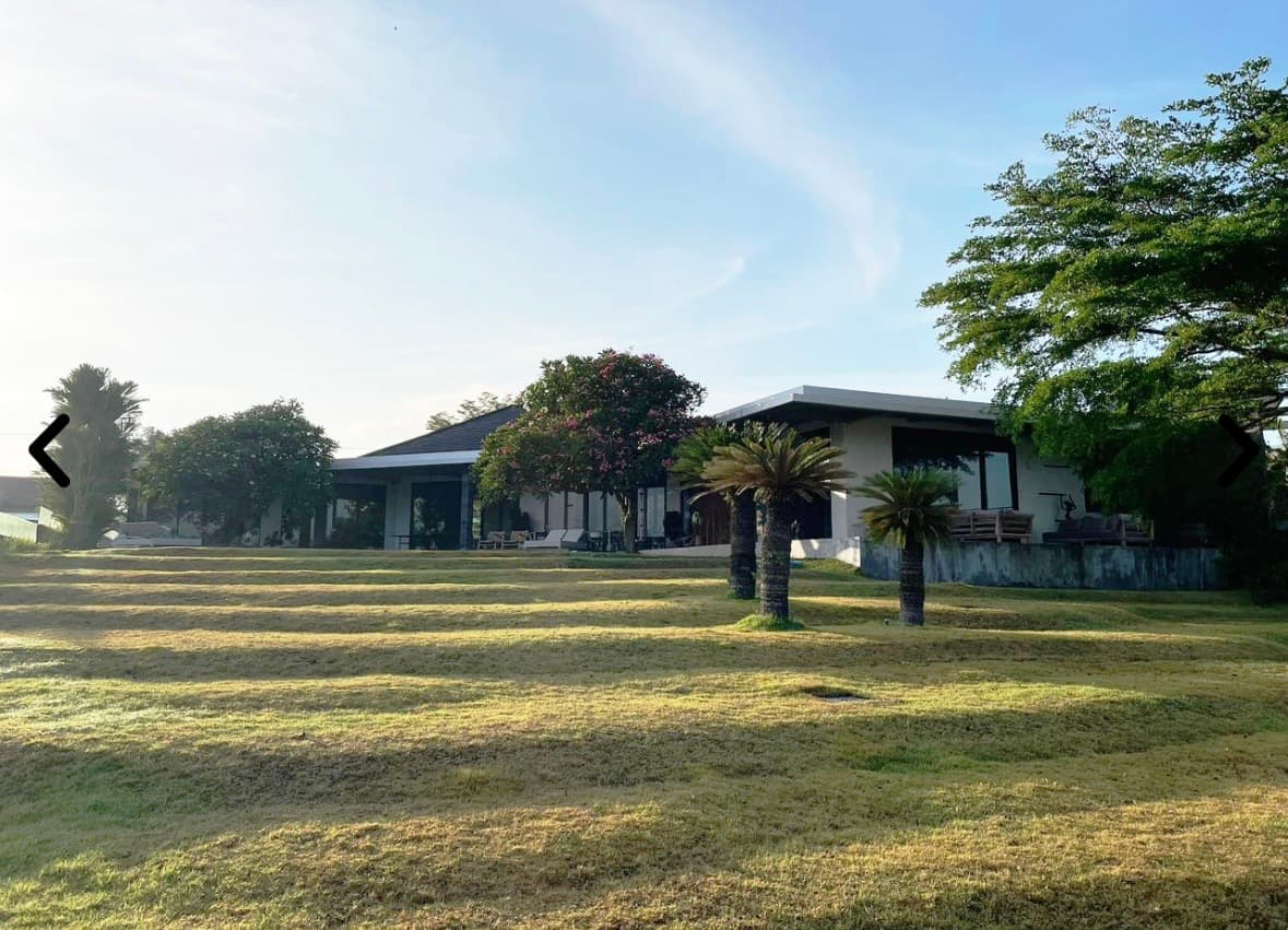 Dream house for sale on 28 ares (1/3)