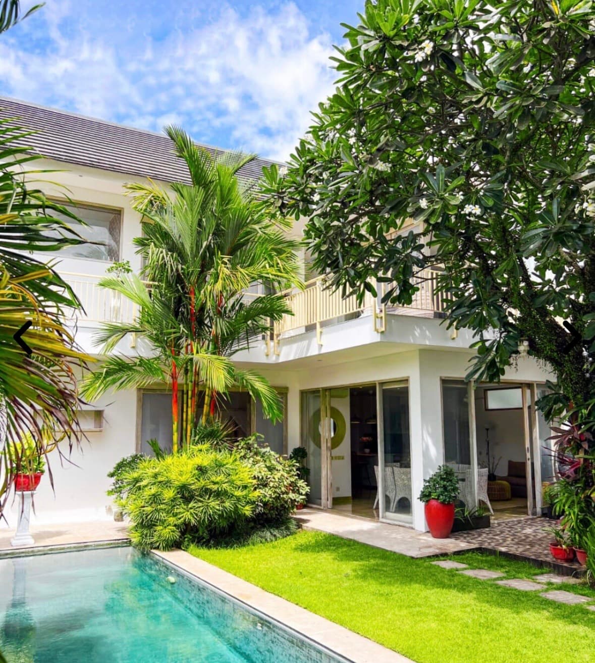 Three bedrooms walking distance to schools in Berawa (1/3)