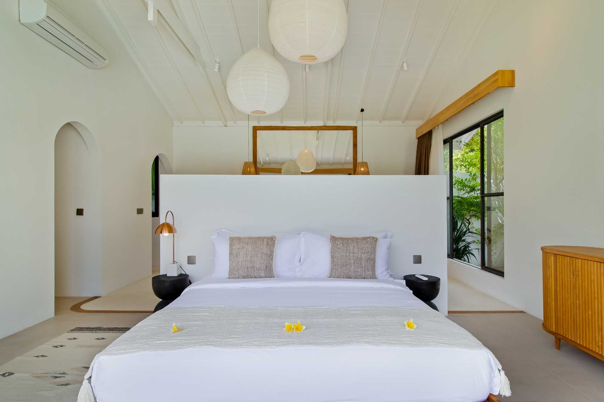 Villa Panas Sekali – Modern 3-Bedroom Tropical Villa in Canggu (1/3)