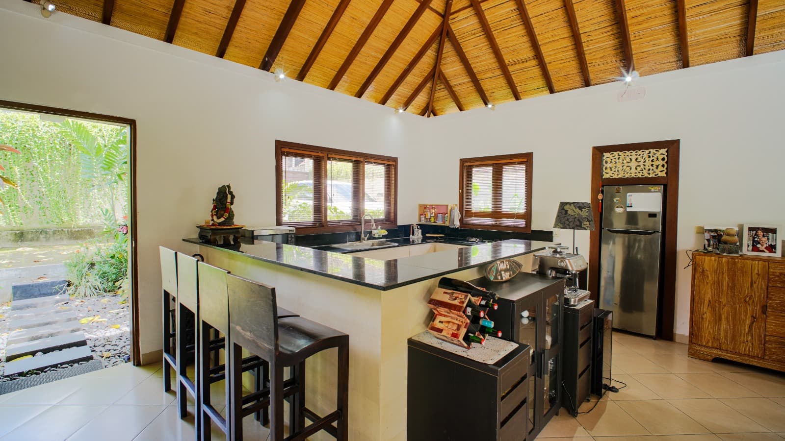 Villa Luas untuk Disewa Tahunan di Utara Canggu (1/3)