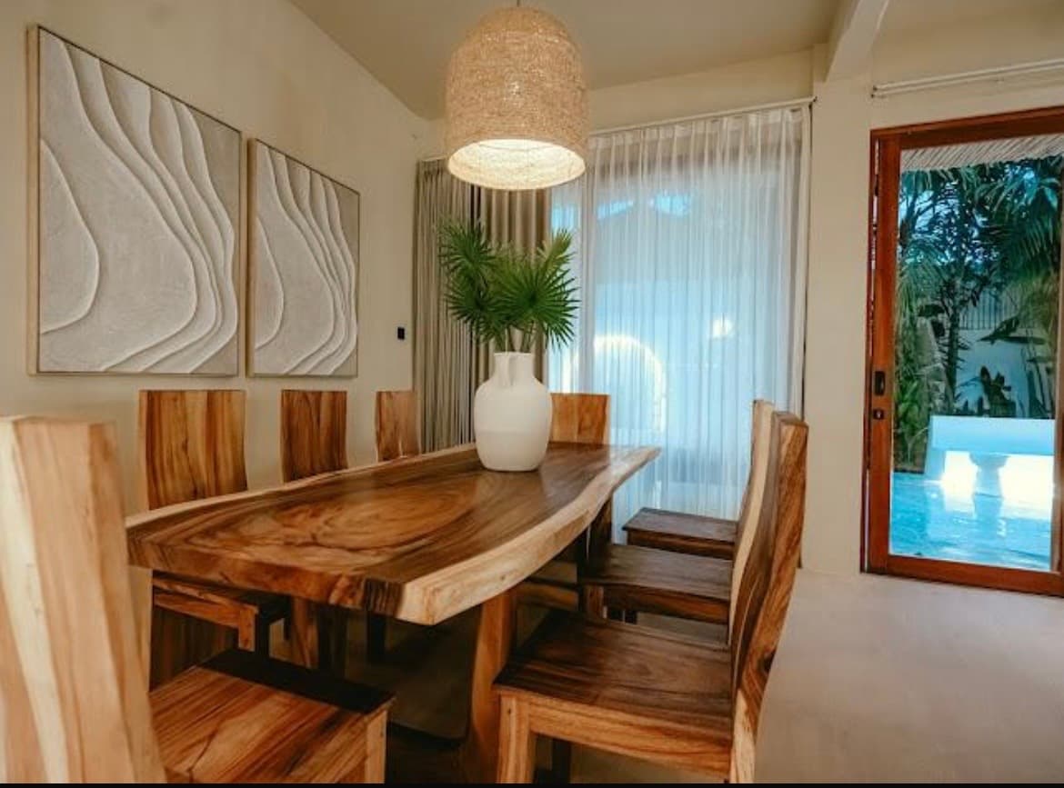 Villa 3 Kamar Tidur Baru Direnovasi di Seminyak (1/3)