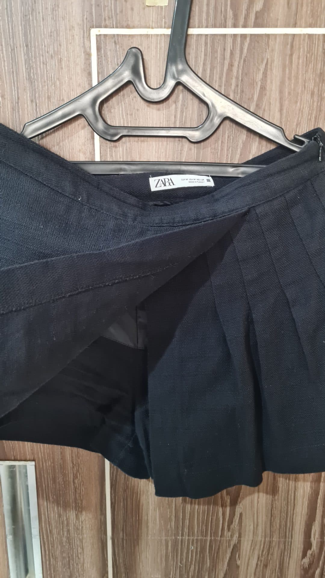ZARA ЧЁРНЫЙ СКОРТ - размер L (1/3)