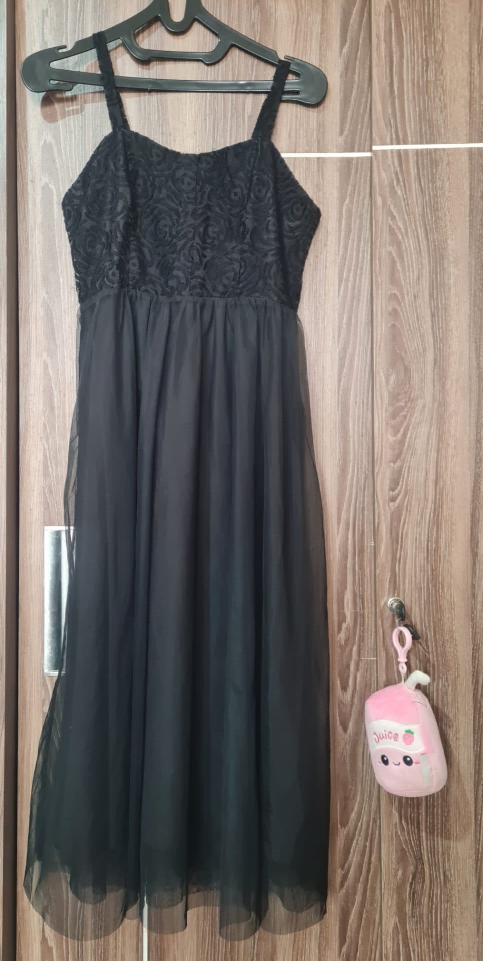 Black Lace Maxi Dress – Elegant & Feminine (1/2)