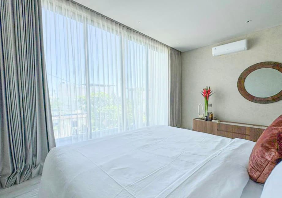 MODERN 2 BEDROOM VILLA NEAR OBSIDIAN GYM PERERENAN (1/3)