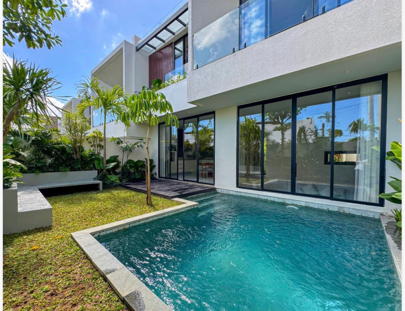 MODERN 2 BEDROOM VILLA NEAR OBSIDIAN GYM PERERENAN (1/3)