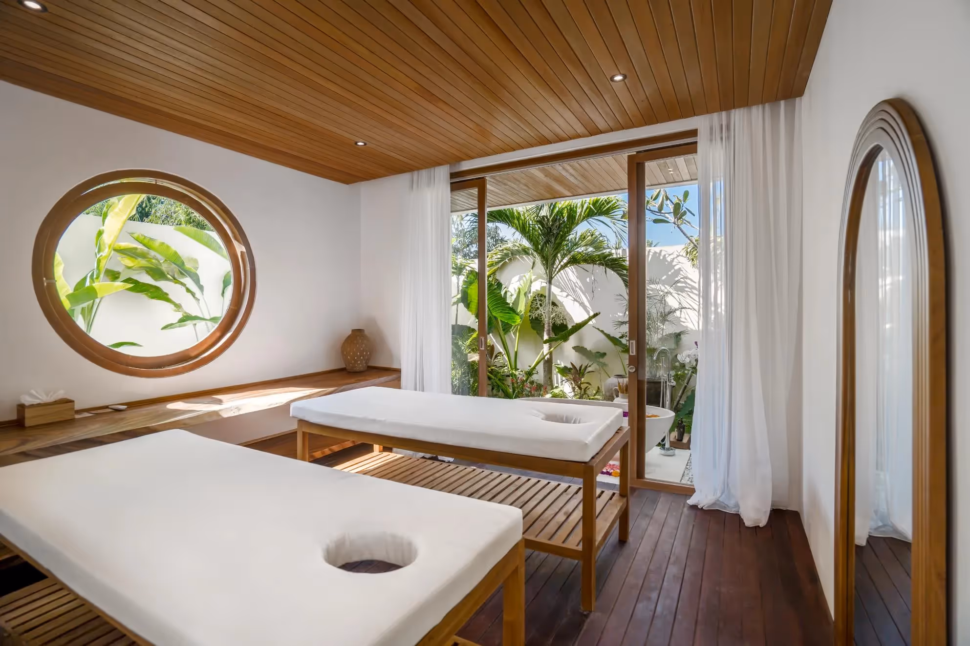 Villa Linara – 6BR Modern Tropical Leasehold Villa with Jungle Views in Ubud (1/14)
