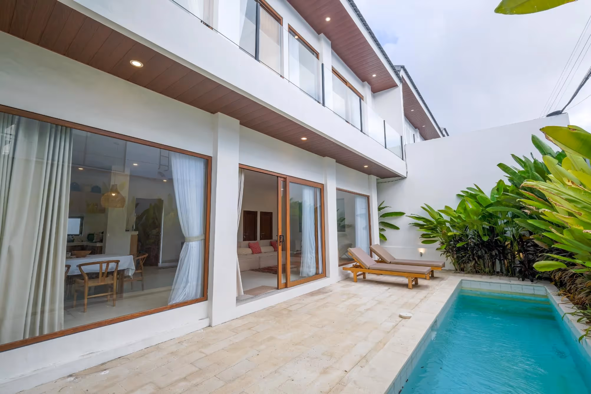 Villa Kyle - Villa Modern Bergaya 2 Kamar Tidur dengan Hak Sewa di Umalas dengan Kolam Renang Pribadi dan Teras — foto 1