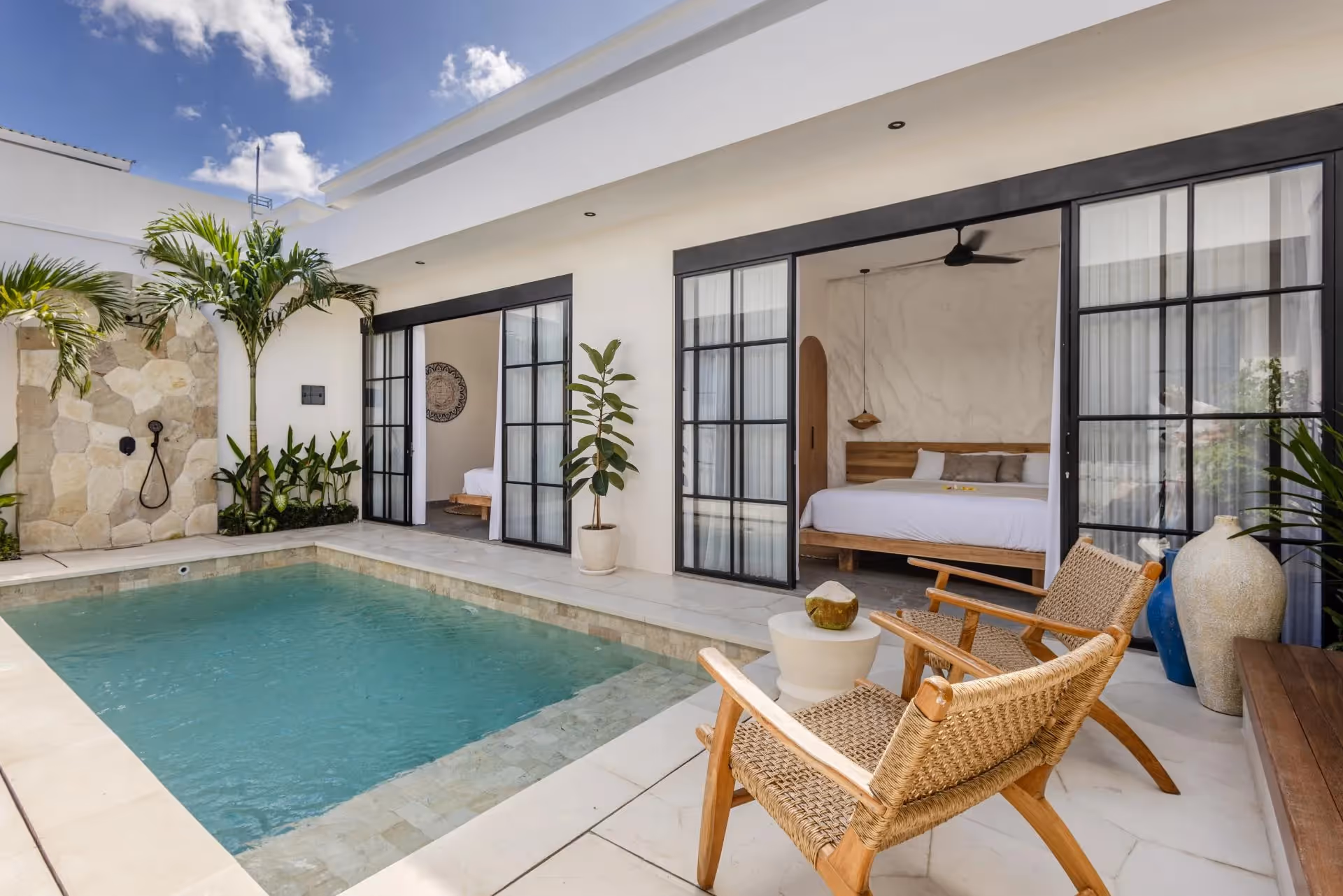 Villa Mistral – Villa Modern 2 Kamar Tidur Siap Huni dengan Kolam Renang Pribadi — foto 1
