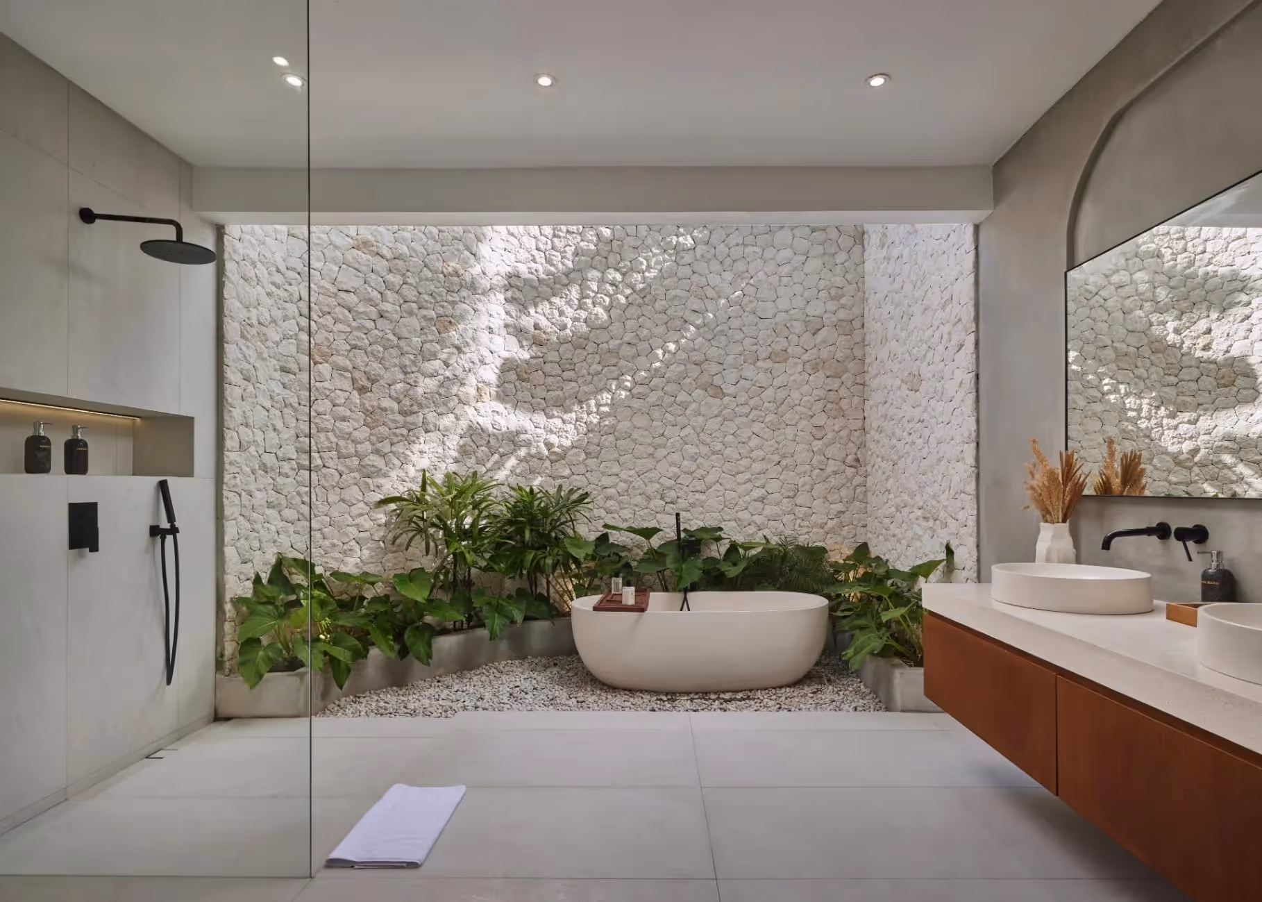Villa Luxia - Modern 5BR Leasehold Villa with Rooftop & Pool in Pererenan (1/10)