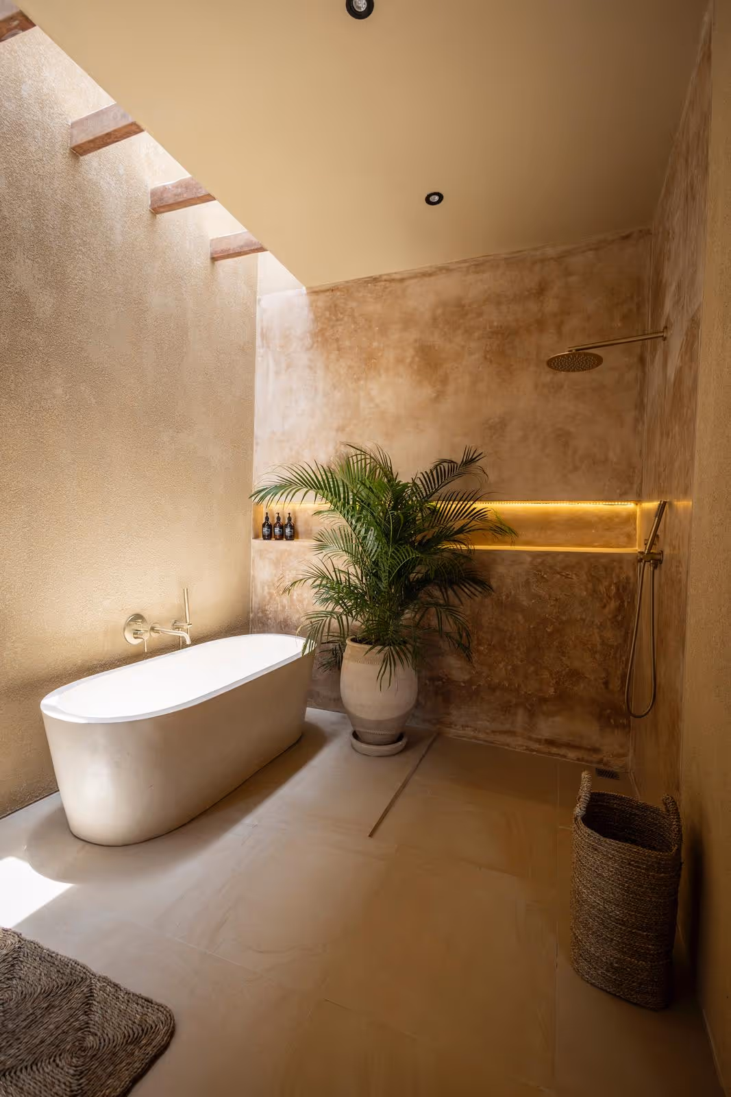 Villa Roky – 2BDR Leasehold Villa with Rooftop & Private Pool (1/8)