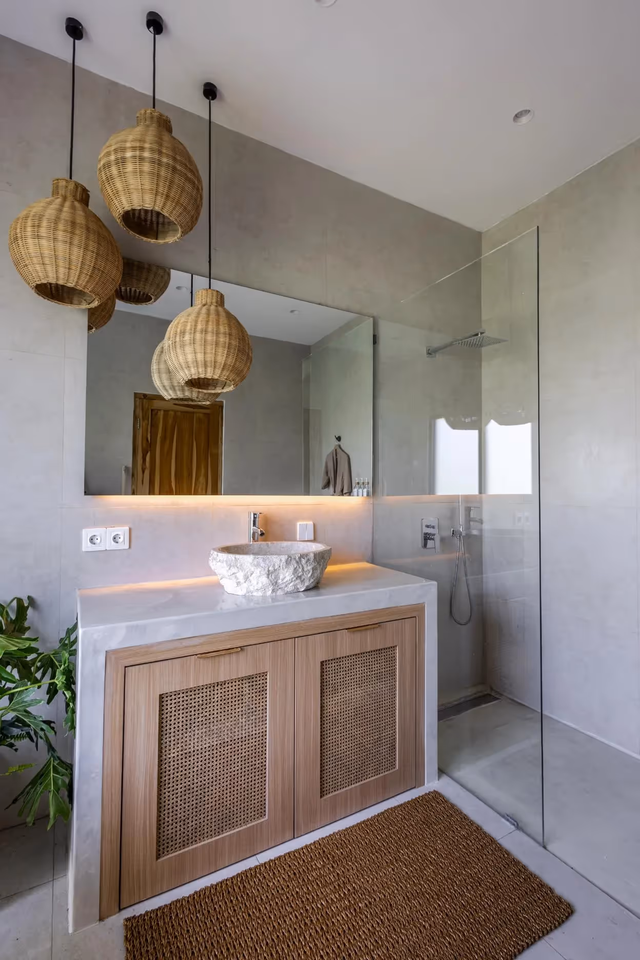 Kavya in Melasti – Freehold 2BR Villa with Lush Courtyard & Pool (1/12)