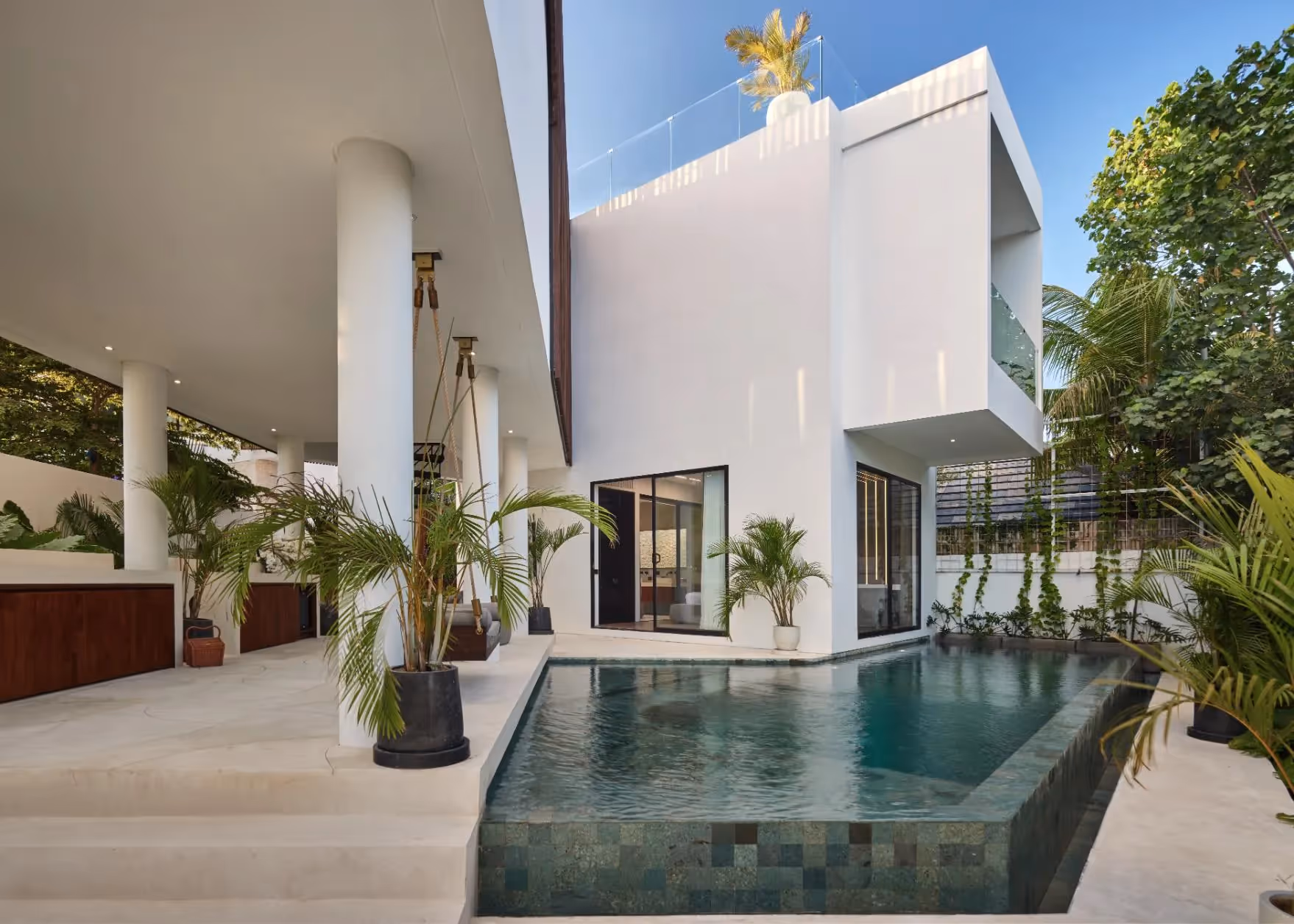 Villa Luxia - Modern 5BR Leasehold Villa with Rooftop & Pool in Pererenan (1/10)
