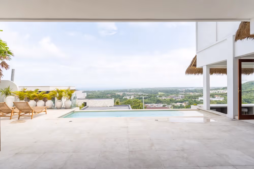 Villa Riana – Elegant Studio and 2BDR Villa with Ocean View (1/11)