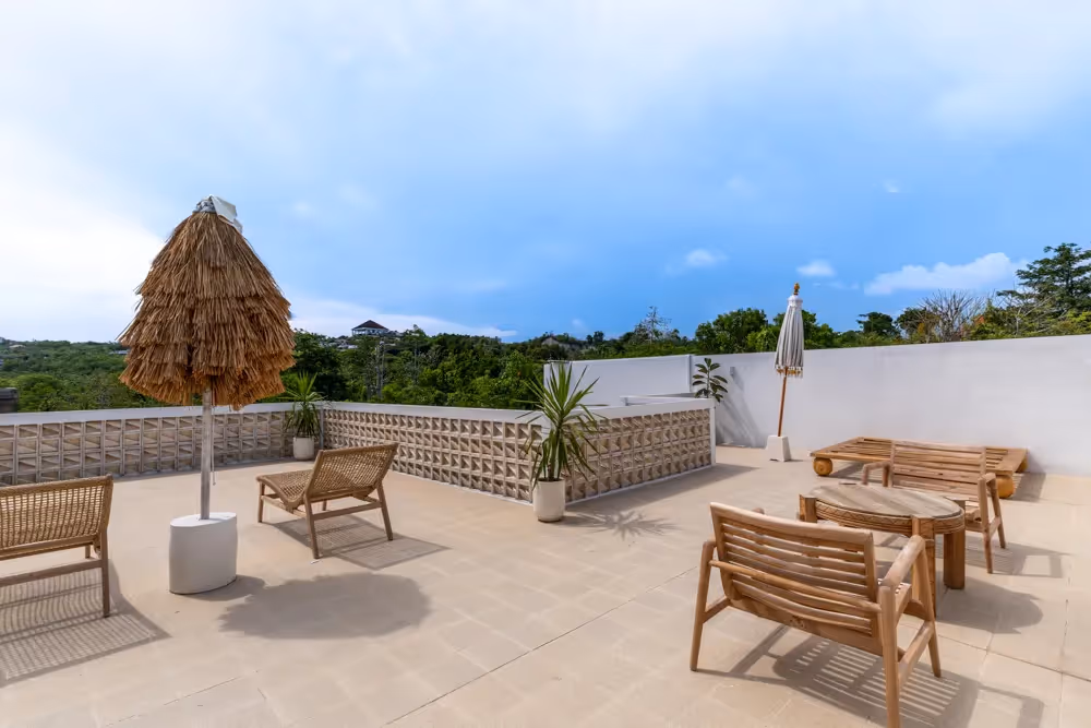 Casa Zuzu - Contemporary 2-Bedroom Leasehold Villa with Rooftop and Pool in Ungasan (1/9)