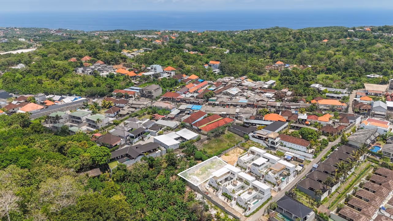 Remi Land - 250 m² Leasehold Land with Ocean and Jungle Views in Pecatu (1/4)