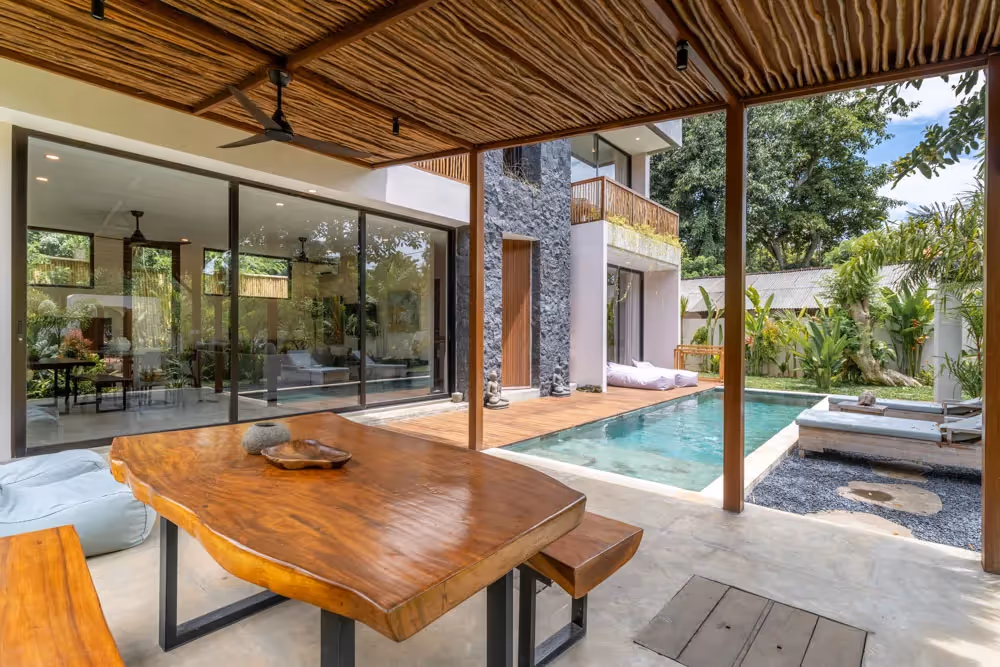 Villa Vinessa – Modern 3BDR Home with Pergola & Tropical Views (1/10)