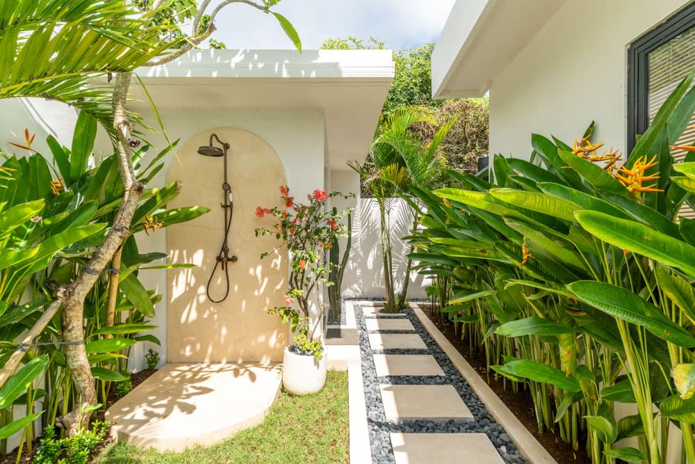 Terama Living di Pecatu – Villa Tropis dengan Ruang Santai Tenggelam & Kolam Renang Pribadi (1/15)
