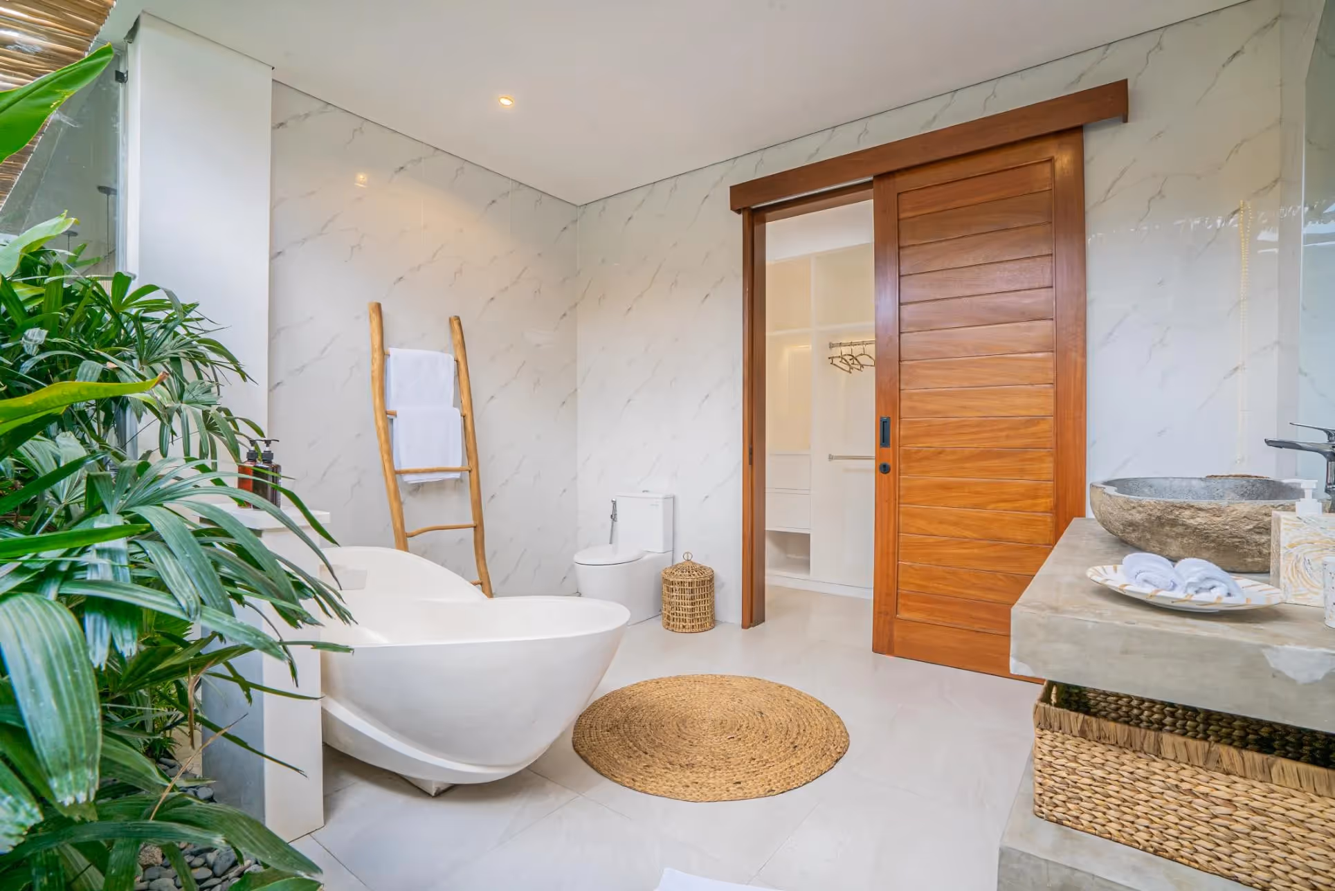 Suma Villa – 2BR Tropical Villa with Pool & Outdoor Bathroom (1/11)