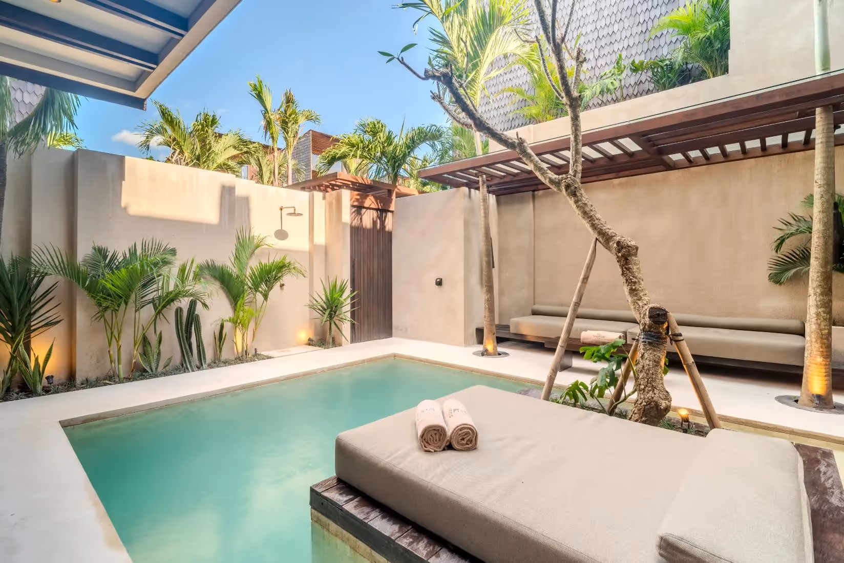Villa Cleine - Vila Leasehold 2 Kamar Tidur Bergaya Desainer dengan Kolam Renang Pribadi di Pererenan — foto 1