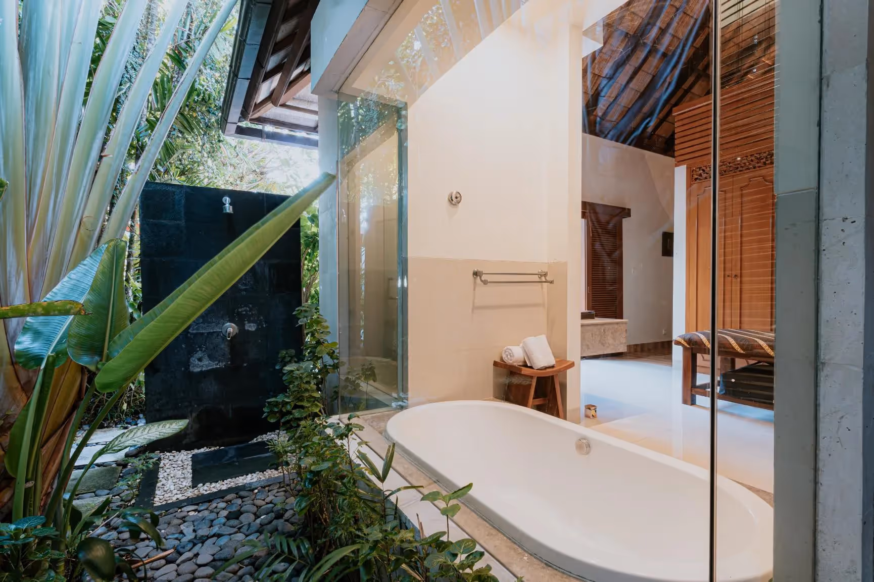 Disara à Seminyak – Villa 1 chambre clé en main avec bain extérieur et charme tropical (1/10)