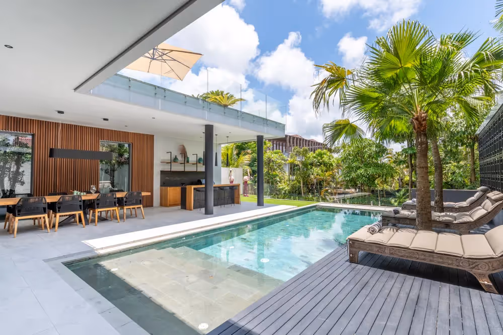 Villa Fazya - Luxury 4-Bedroom Freehold Villa with Ocean View in Jimbaran (1/12)