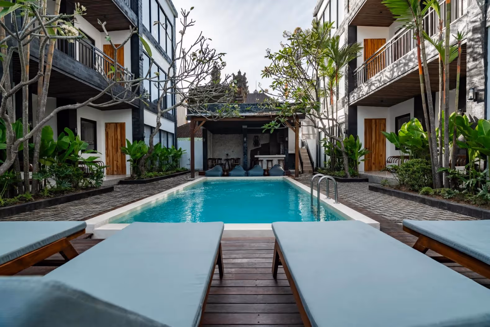 Melinda Residence – Modern 1BR Apartment with Shared Pool & Parking — photo 1