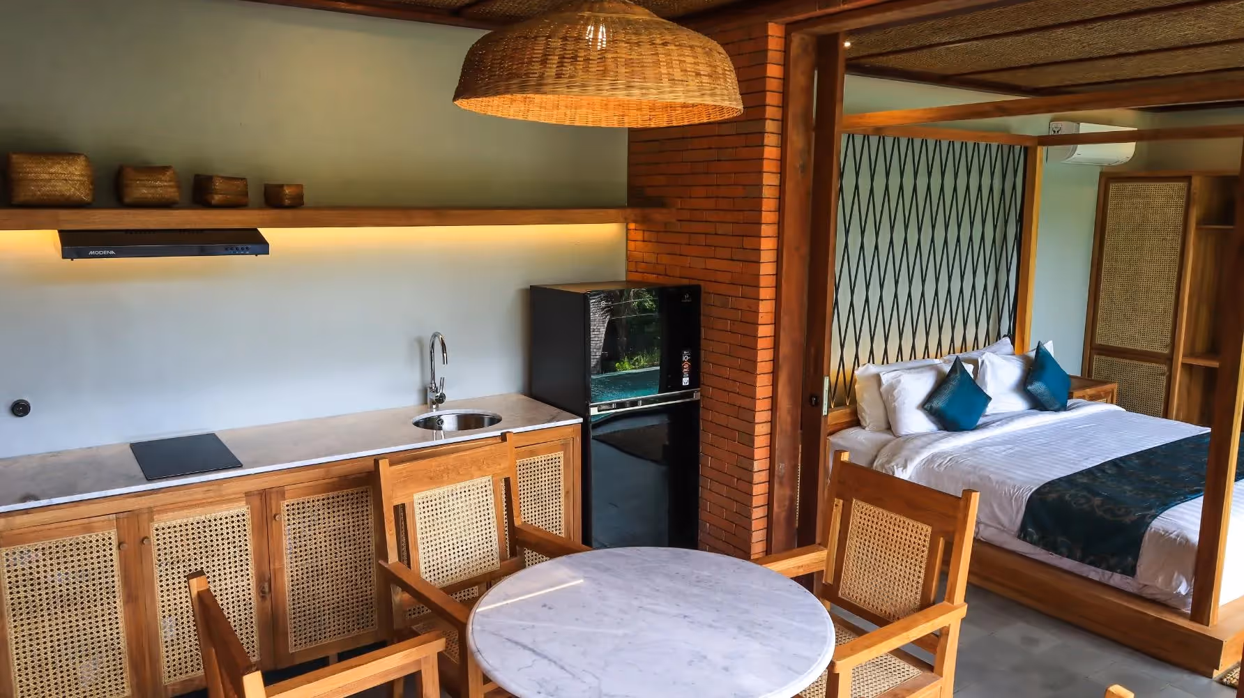 Villa Chelsea - Serene 1-Bedroom Jungle Freehold Villa with Tropical Garden and Pool in Ubud (1/8)