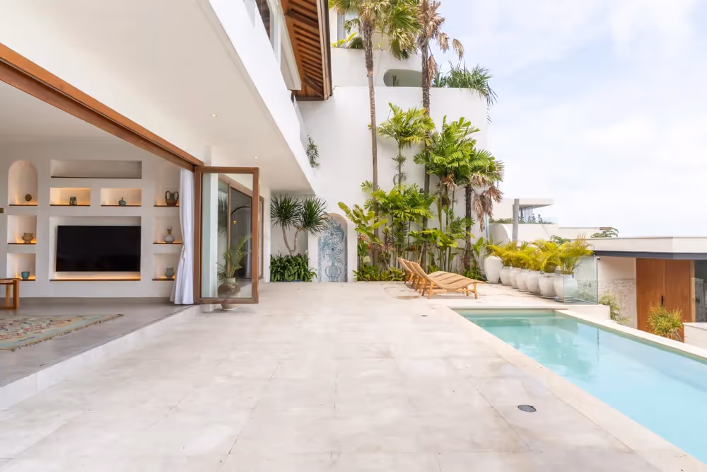 Villa Riana – Elegant Studio and 2BDR Villa with Ocean View (1/11)
