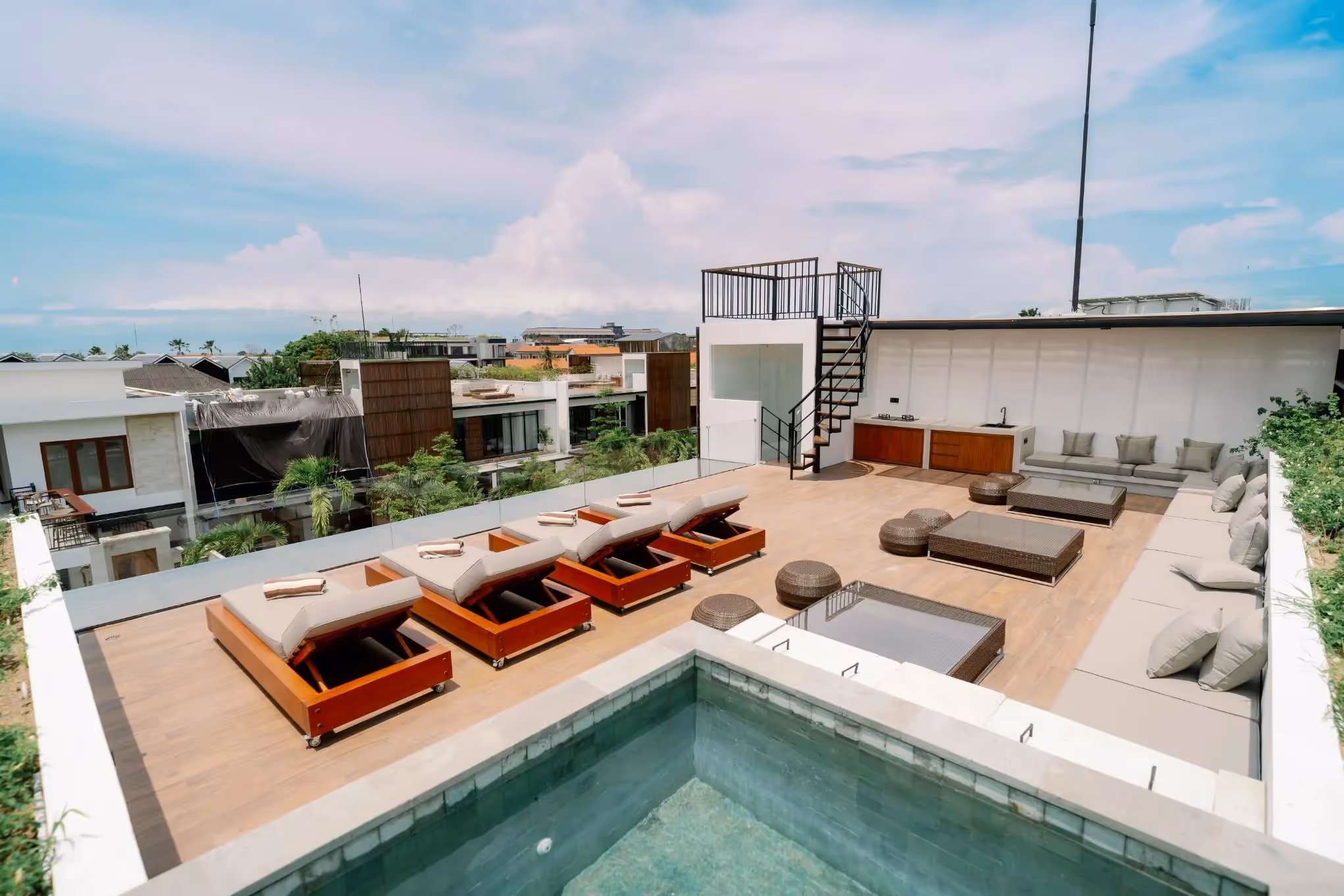 Vellamo Villa - Contemporary 4BR Villa with Rooftop Lounge, Private Pool & Carport (1/12)