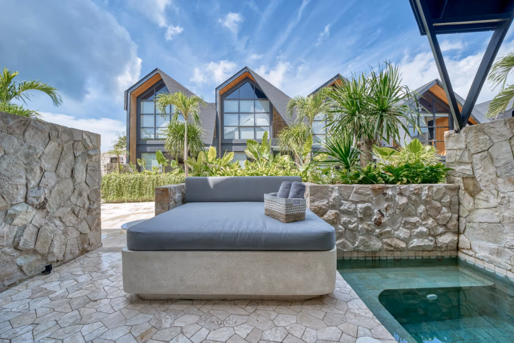 Masari Lofts Uluwatu – 11 Unit Investment Complex with Private Pools & Restaurant (1/13)
