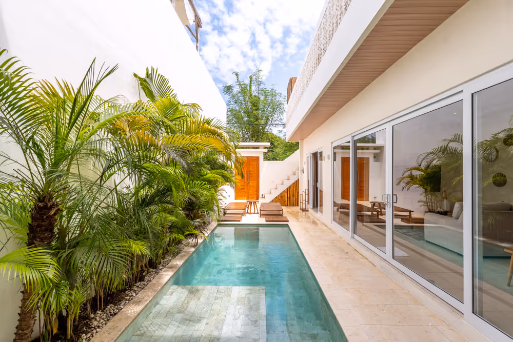 Villa Belinda – Villa 2 chambres prête à emménager avec piscine privée et rooftop — photo 1
