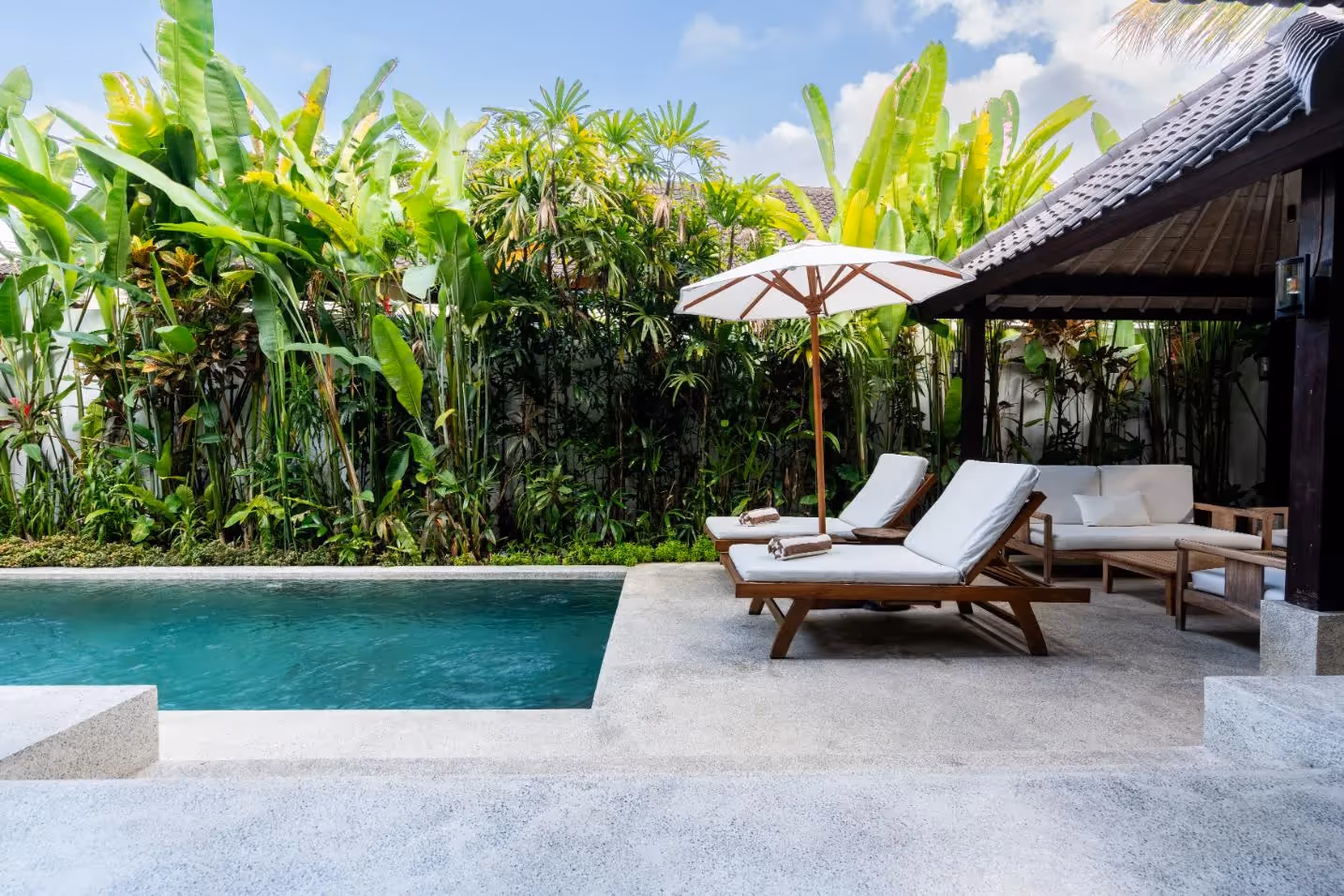 Villa Kalyra – 2BR Leasehold Villa with Garden & Private Pool (1/14)