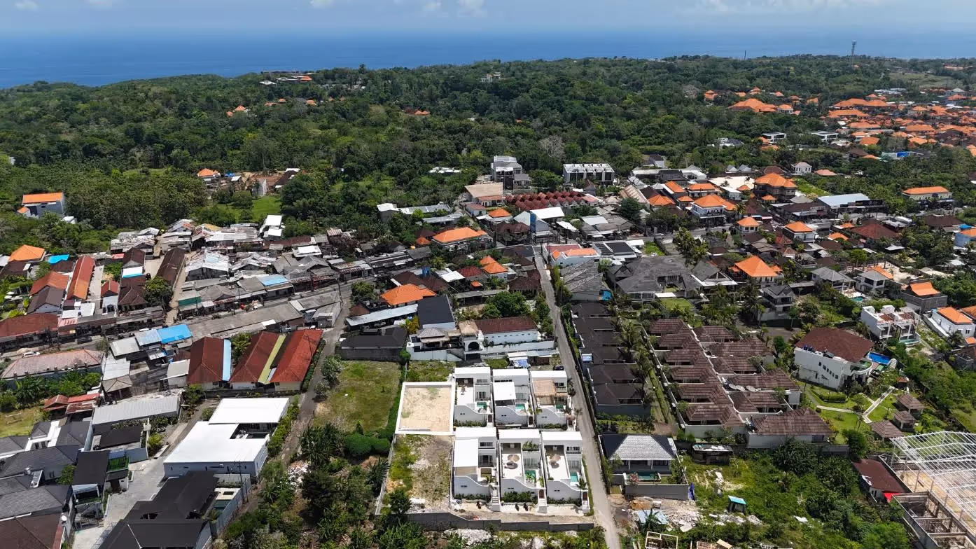 Remi Land - Tanah Leasehold 265 m² dengan Pemandangan Laut dan Hutan di Pecatu (1/4)