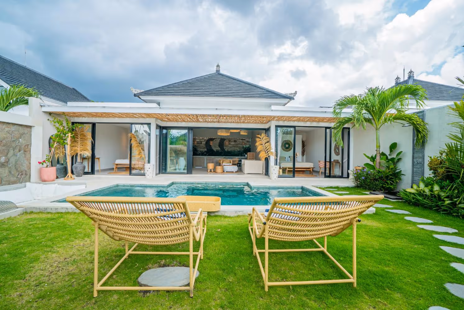 Suma Villa – 2BR Tropical Villa with Pool & Outdoor Bathroom — photo 1