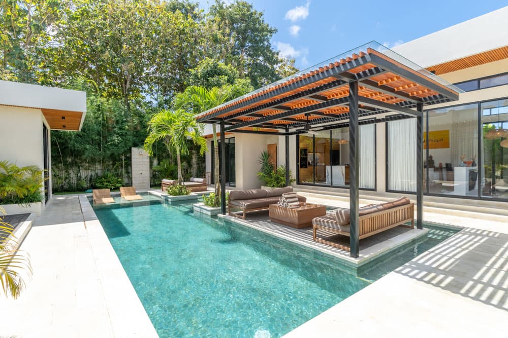Alinor in Ungasan – Modern Tropical Pool Villa with Resort Feel (1/15)