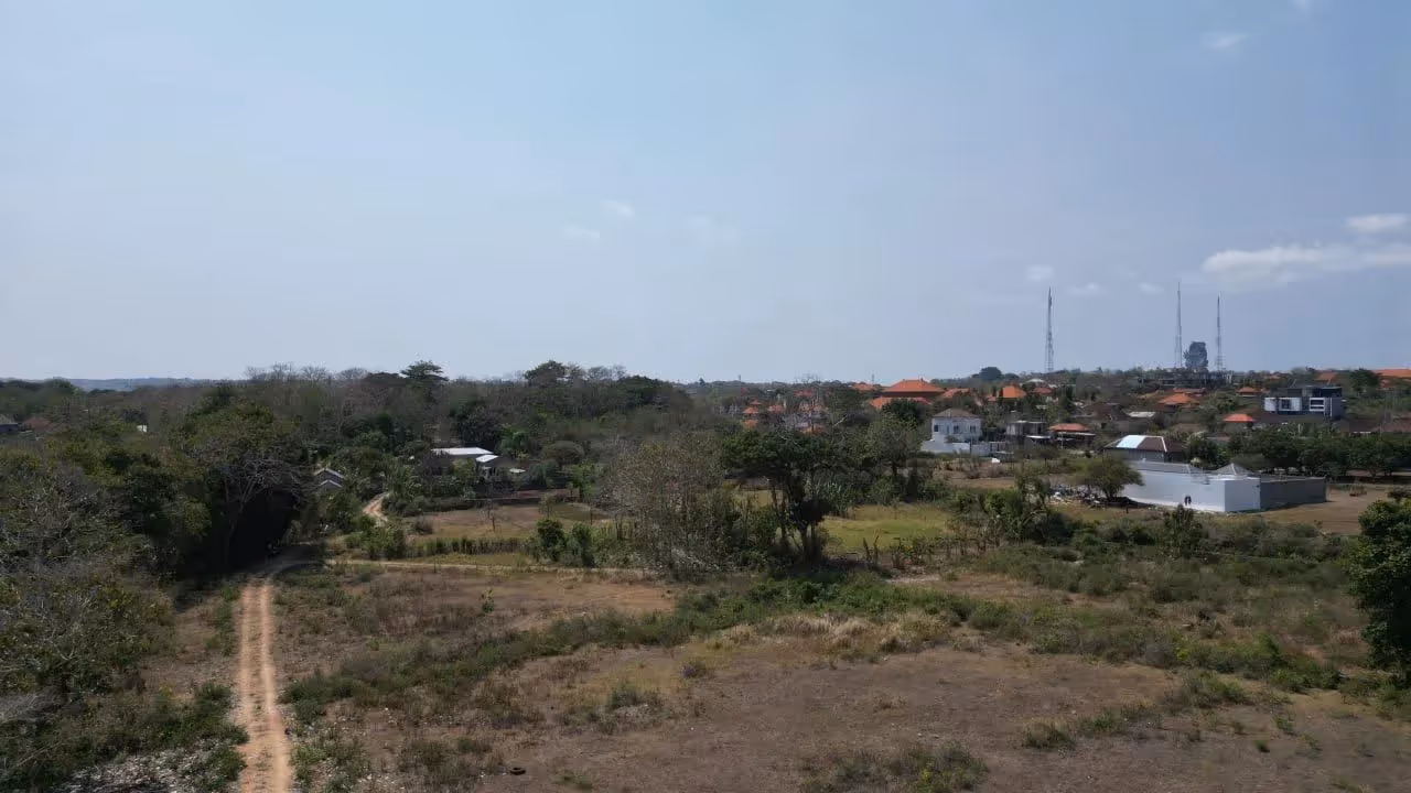 Manda Land - Terrain libre de 97 ares divisible avec accès plage à proximité à Melasti/Pandawa (1/4)