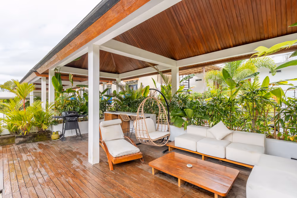 Villa Alinda - Modern 4-Bedroom Leasehold Villa with Rooftop Lounge in Batu Bolong (1/14)