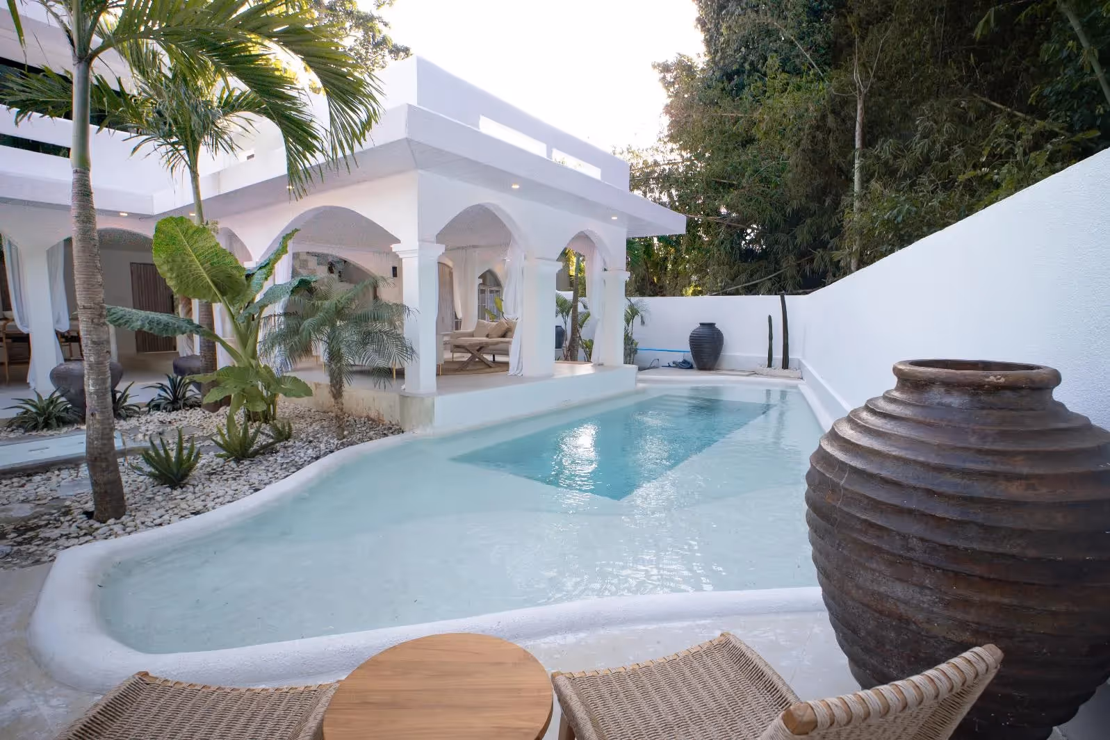 Villa Merala – Villa en bail emphytéotique 3 chambres avec piscine privée et salon sur le toit — photo 1