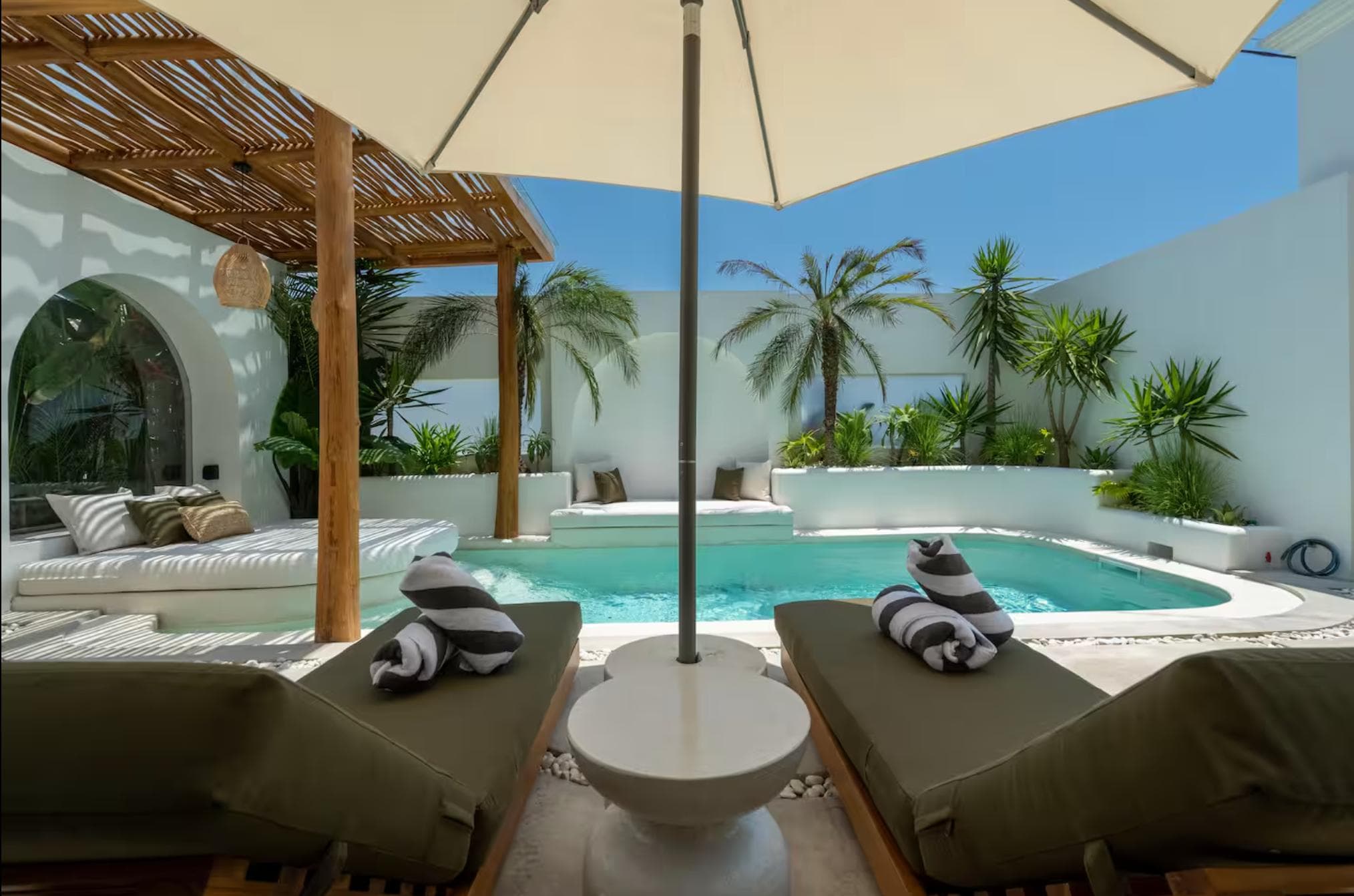 Zaya Nyang Nyang – Contemporary 3BR Villa with Rooftop (1/11)