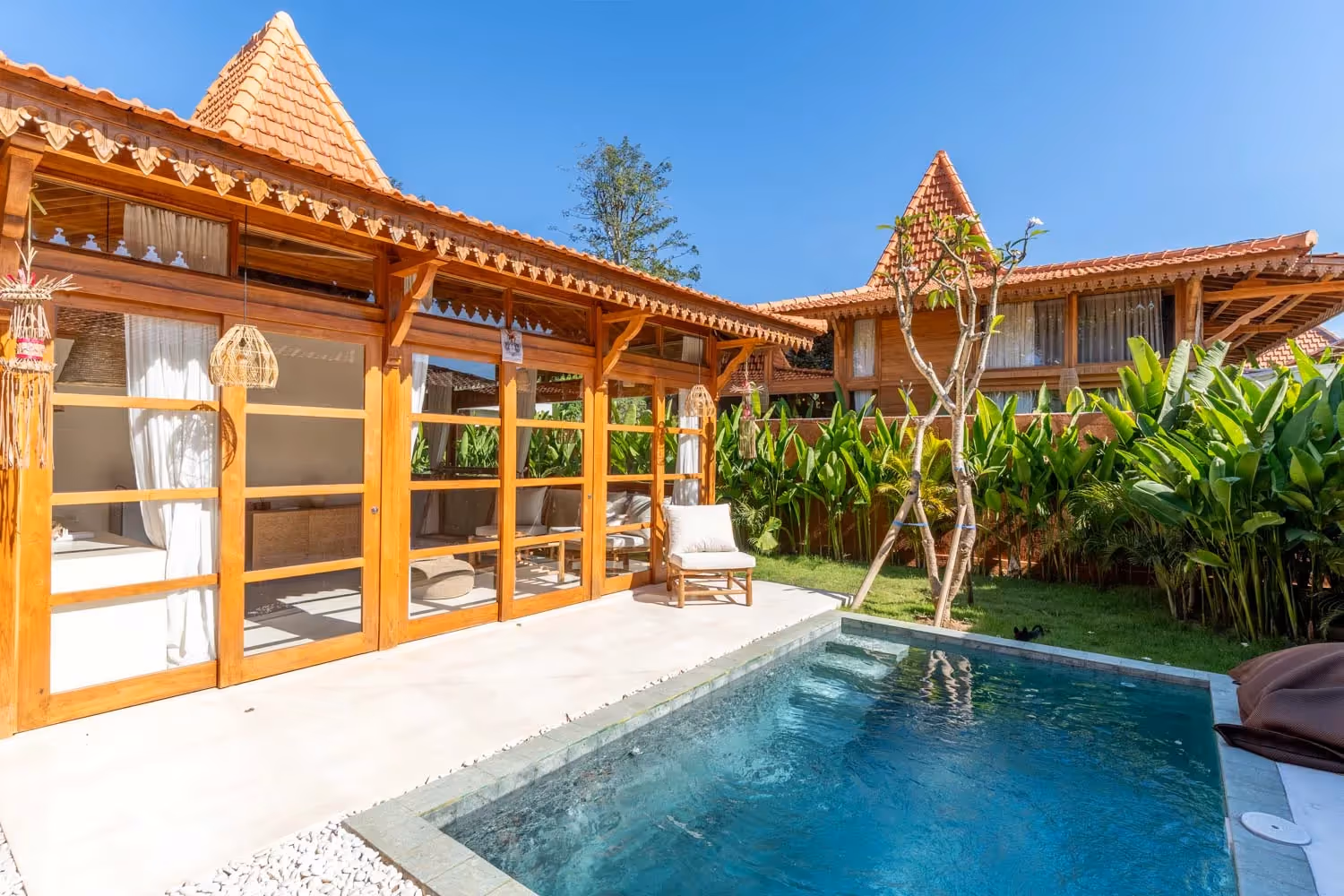 Villa Rin – Villa Joglo Traditionnelle Authentique 2 Chambres en Location-Emphytotique avec Piscine — photo 1