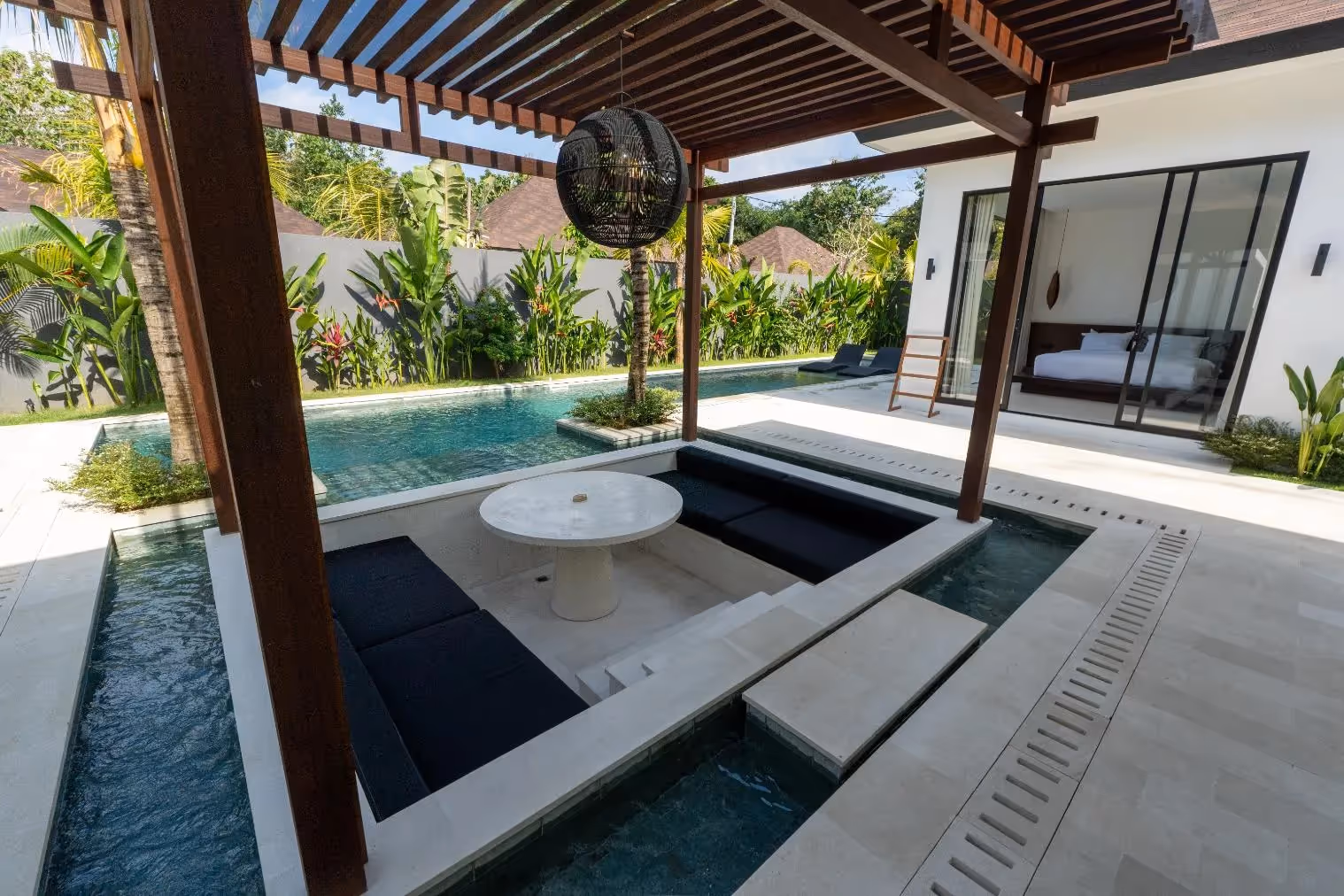 Villa Alira - Modern 3-Bedroom Villa with Pool and Sunken Lounge in Ungasan (1/11)