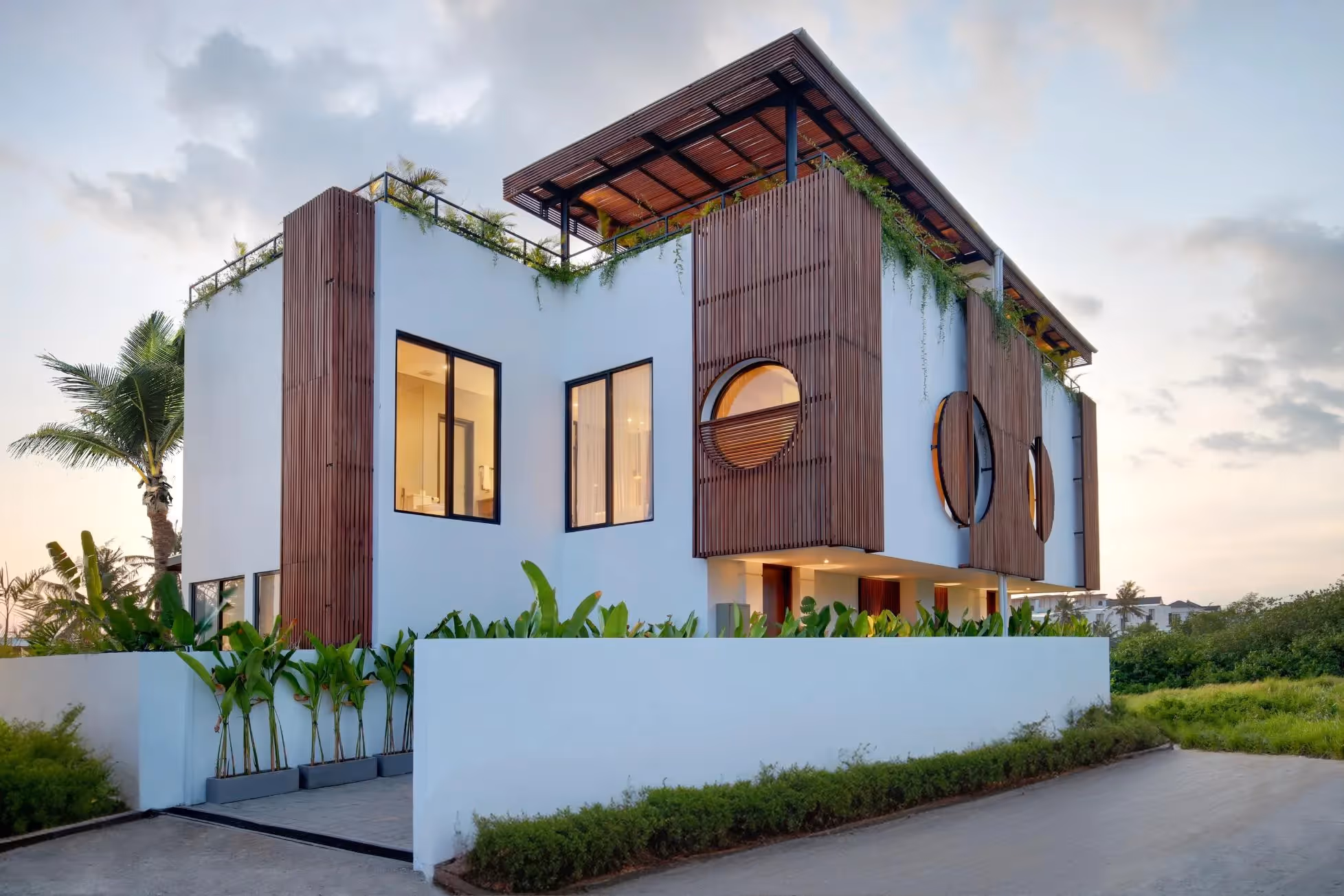 Solmare in Pererenan – 3BDR Rooftop Villa with Sauna, Ocean Views & Pool (1/11)