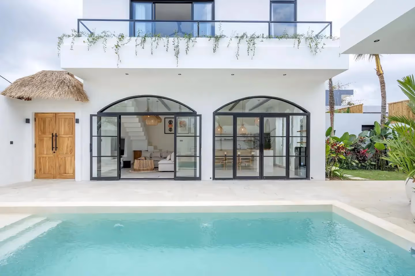 Villa Almare – Villa moderne 2 chambres avec jardin et salon au bord de la piscine — photo 1