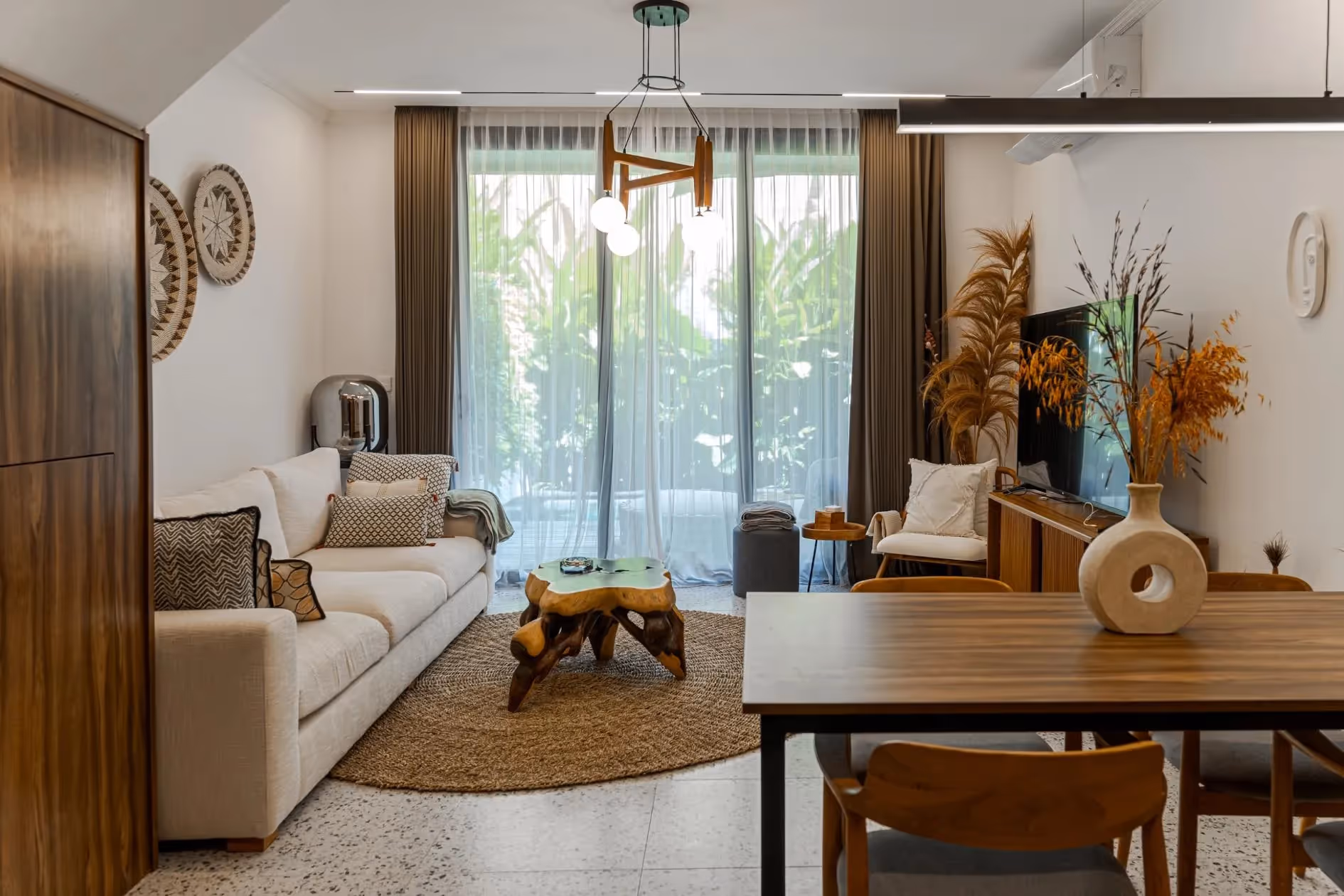 Yeri Townhouse - Townhouse Leasehold Modern 2 Kamar Tidur dengan Kolam Renang Pribadi di Berawa (1/8)